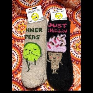 Sock expressions: 2 pairs of low cut expressions socks: .size 4-10